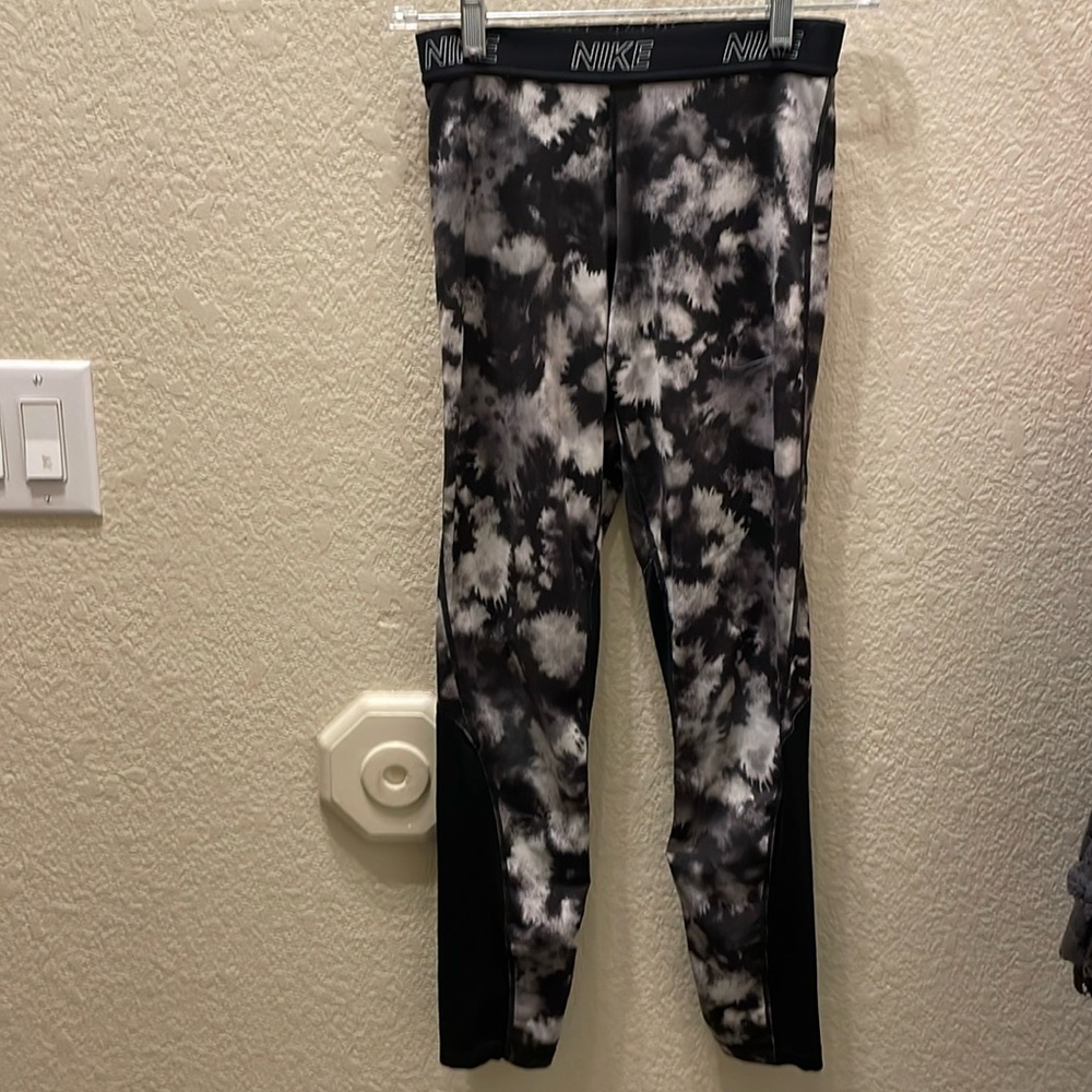 Girls XL Nike Dri-fit leggings.